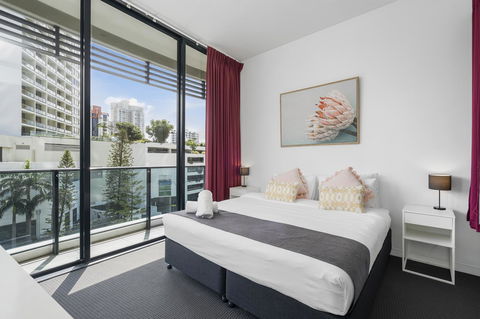 Oracle, 2 & 3 Bedroom Apartments - We Accommodate - Tourism Guide 8