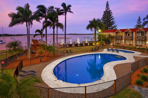 Waters Edge Port Macquarie - Travel Agents 0