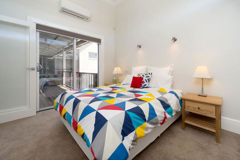 Waterstreet Apartment - Cruises Travel 0