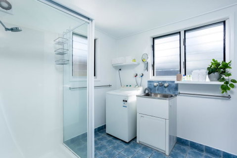 Wayfarers Beachouse - Rainbow Beach, Everything You Need, Just Metres To The Beach - Tourism Guide 1
