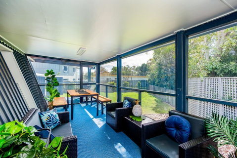 Wayfarers Beachouse - Rainbow Beach, Everything You Need, Just Metres To The Beach - Tourism Guide 3