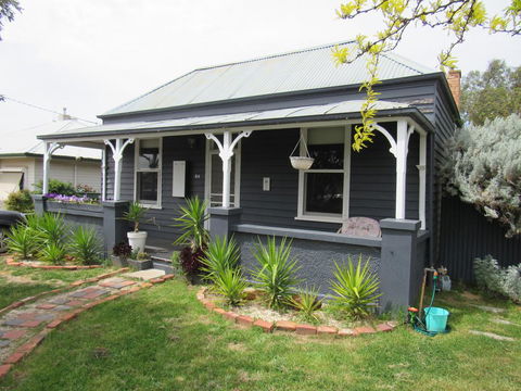 Welcome Stranger Cottage - Cruises Travel 0