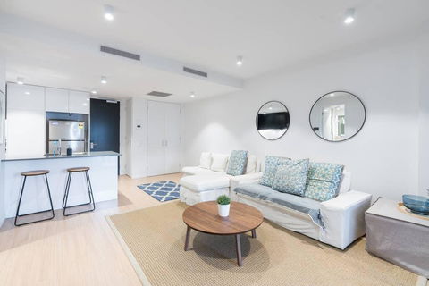 West End Executive Suite, On The Brisbane River. - Cruises Travel 1