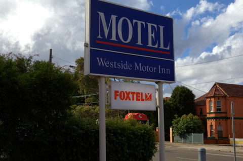 Westside Motor Inn - Cruises Travel 0