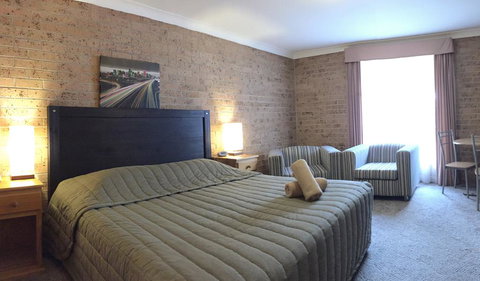 White Lanterns Motel - Travel Agents 1