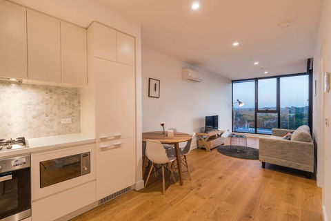 Whitehorse Tower Deluxe 1 Bedroom With View - Travel Search 3