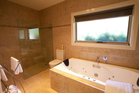 Wild Cattle Creek Estate - Cruises Travel 3