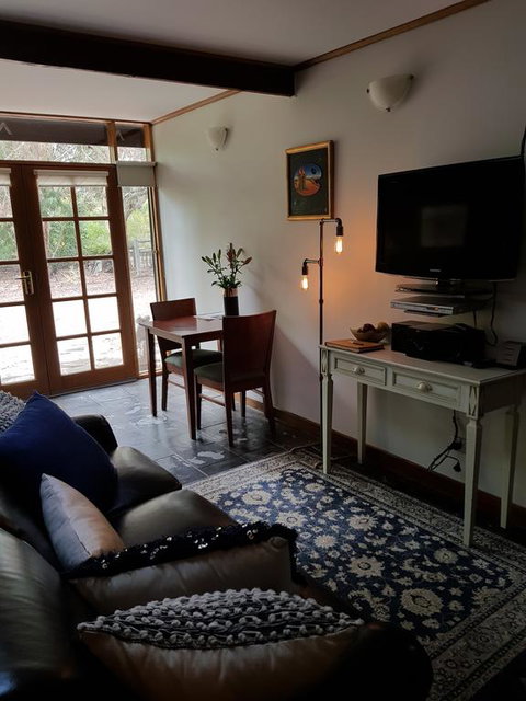 William Hunt's Retreat - Redwood Studio - Travel Search 3