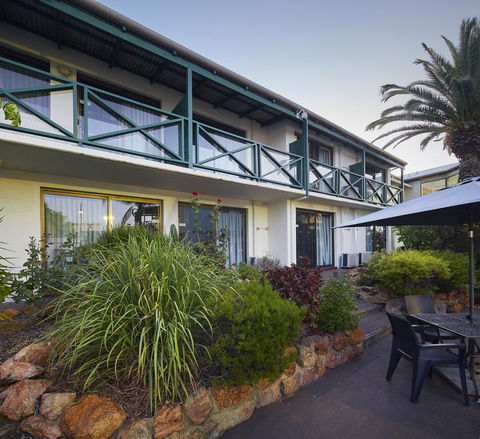 Windsor Lodge - Travel Search 3
