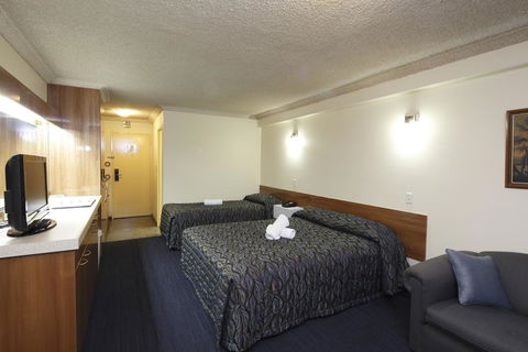 Windsor Lodge - Travel Search 1