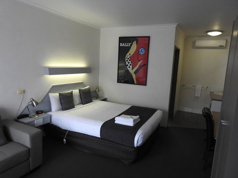 Wine Village Motor Inn - Cruises Travel 0