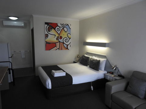 Wine Village Motor Inn - Cruises Travel 3