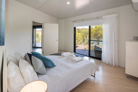 Wirraway Luxury Chalet - Travel Search 2