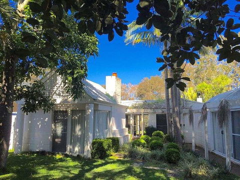 Wisteria Cottage On The Lagoon/Beach - Cruises Travel 0