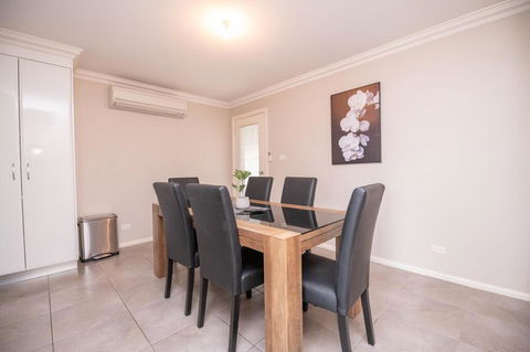 Wonderful Windred Modern, Comfy, Quiet - Travel Search 0