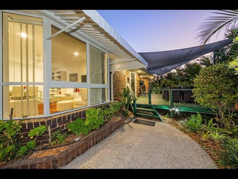 Woorim Secluded Palms Cottage - Cruises Travel 1