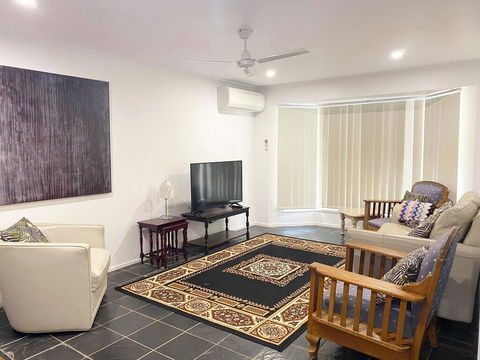 Woorim Secluded Palms Cottage - Cruises Travel 2