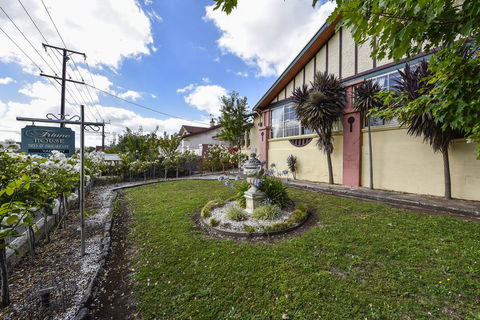 Wyatt Guest House - Travel Search 3