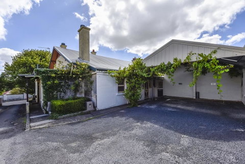 Wyatt Guest House - Tourism Guide 1