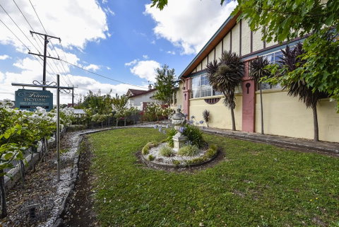 Wyatt Guest House - Tourism Guide 3
