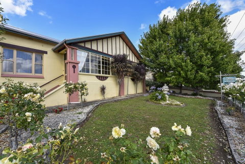 Wyatt Guest House - Tourism Guide 0