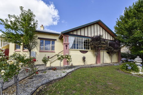 Wyatt Guest House - Tourism Guide 2