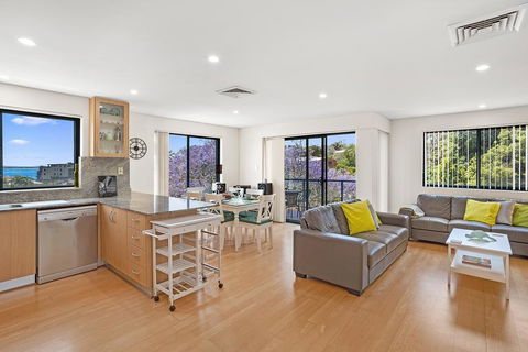 Yacaaba Terrace, Unit 9, 3 Yacaaba Street - Cruises Travel 1