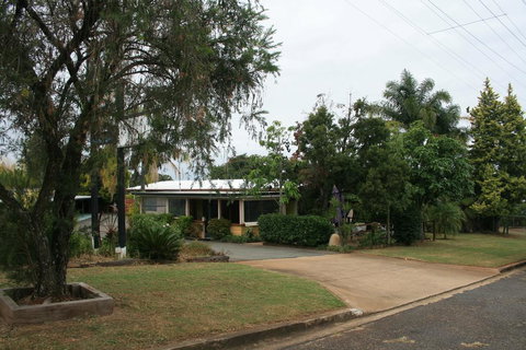Yarraman Gardens Motel Queensland - Tourism Guide 2