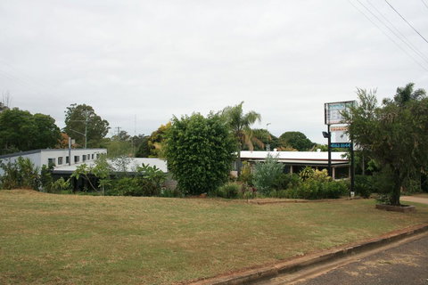 Yarraman Gardens Motel Queensland - Tourism Guide 1