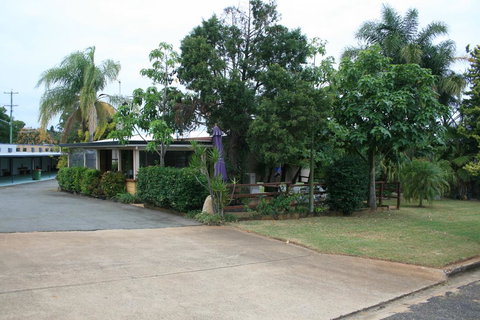 Yarraman Gardens Motel Queensland - Tourism Guide 3