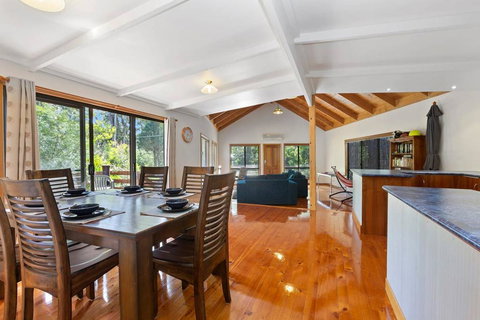 YARRABEE - The Perfect Getaway! - Tourism Guide 0