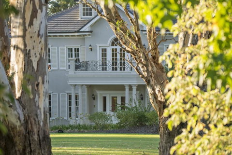 Yatahlia Manor Luxury Homestay - Tourism Guide 1