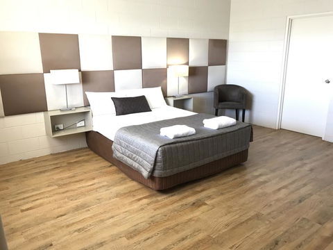 Yongala Lodge By The Strand - Cruises Travel 3