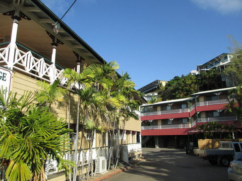 Yongala Lodge By The Strand - Cruises Travel 1