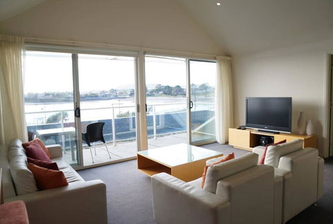York Cove Holiday Hotel - Travel Search 2