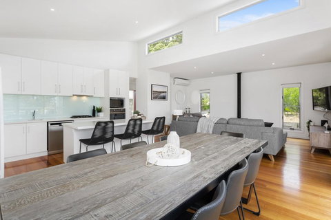 YOU, ME AND THE SEA - BLAIRGOWRIE - Tourism Guide 0