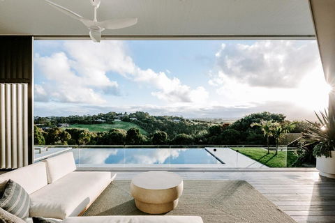 Your Luxury Escape - The Retreat - Travel Search 0