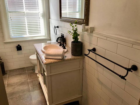 YSG The Edward Townhouse 153 - Walk To Town - Tourism Guide 3