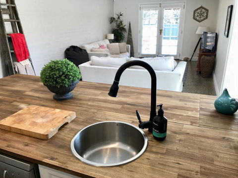 YSG The Edward Townhouse 153 - Walk To Town - Tourism Guide 1