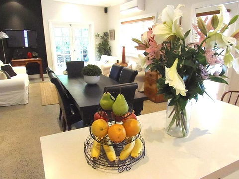 YSG The Edward Townhouse 157 - Steps To Town - Travel Search 0