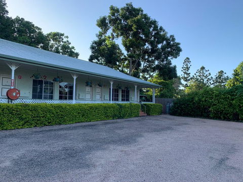 Yungaburra Park Motel - Cruises Travel 0