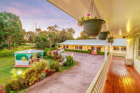 Yungaburra Park Motel - Cruises Travel 1