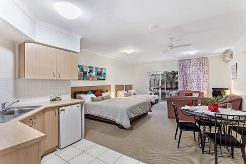 Zenith Studio, Unit 3/10 Messines Street - Cruises Travel 0