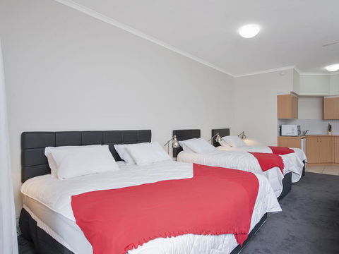 Zenith Studio, Unit 4/10 Messines Street - Travel Agents 2