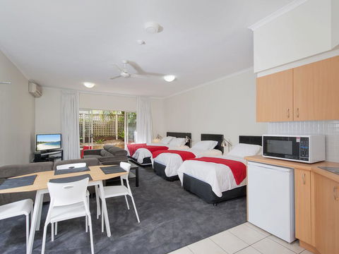 Zenith Studio, Unit 4/10 Messines Street - Travel Agents 3