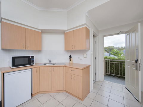 Zenith Studio, Unit 4/10 Messines Street - Travel Agents 1