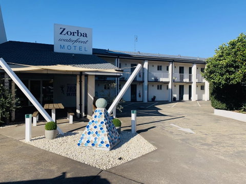 Zorba Waterfront Motel - Tourism Guide 0