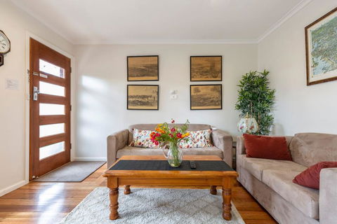 Spacious Bungalow5min Walk To Station5min To Box HillWiFiParking - Travel Search 0