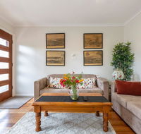 Spacious Bungalow5min walk to station5min to Box HillWiFiParking - Travel Search