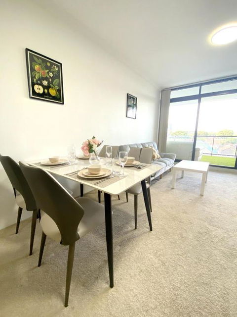 A Cozy 2B2B Apartment Near Airport & Train Station - Tourism Guide 1